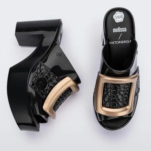 MELISSA + VIKTOR & ROLF
Buckle Up Mule Black Gold